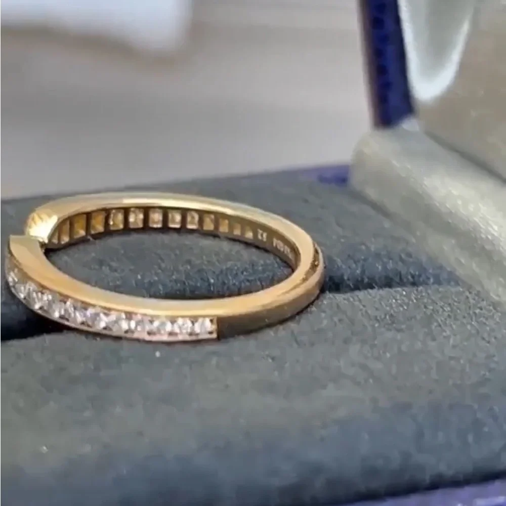 TRIOMPHE DE CHAUMET WEDDING BAND
Rose gold, diamonds, 2.5 mm - Picture 6 of 8